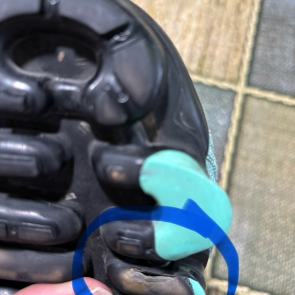 Nike Women's Sneakers in Teal and Pink - Picture 3 of 10